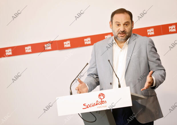 El portavoz del Psoe José Luís Ábalos en rueda de prensa en la sede del...