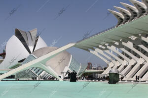 Ciudad de las Artes y las Ciencias, al fondo el Palacio de las Artes y el...