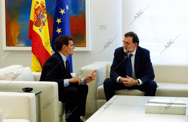 Mariano Rajoy reciben en la Moncloa a Albert Rivera líder de Ciudadanos