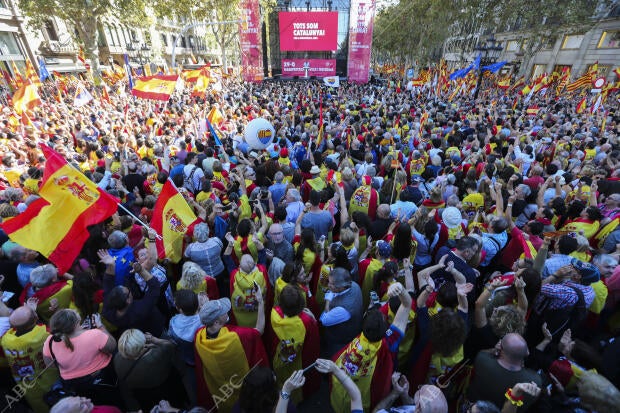Manifestación españolista convocada por Sociedad Civil Catalana bajo el lema...
