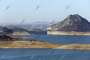 Reportaje de sequía. Pantanos y embalses. Embalse de Iznájar