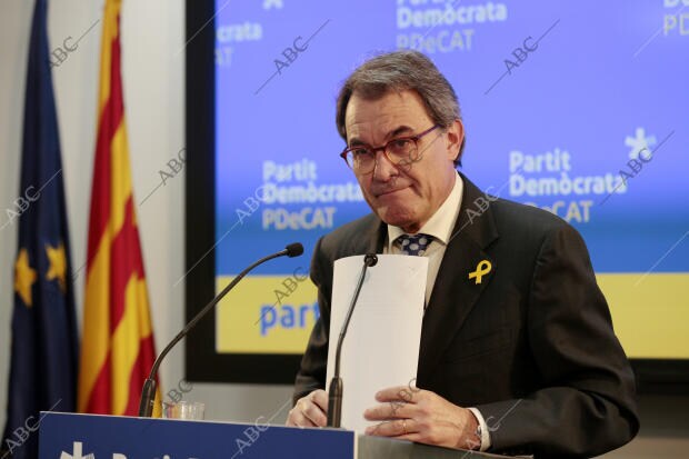 Artur mas anuncia en rueda de prensa su dimisión de la presidencia del Pdecat