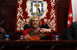 Manuela Carmena visita la junta de distrito de Tetuán