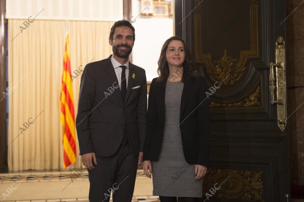 Reunión del presidente del Parlamento de Cataluña Roger Torrent con Inés...