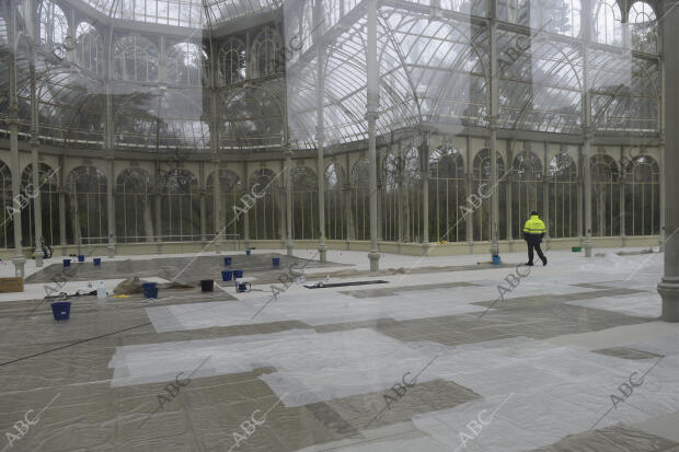 El Retiro vuelva a abrirse al público tras estar cerrado 15 días, con muchas...