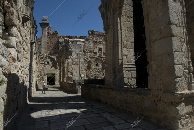 Reportaje sobre el Monasterio de Pelayos de la Presa, actualmente en...