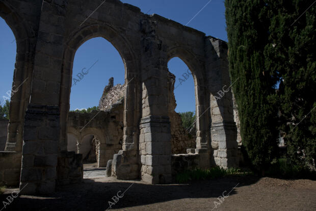 Reportaje sobre el Monasterio de Pelayos de la Presa, actualmente en...