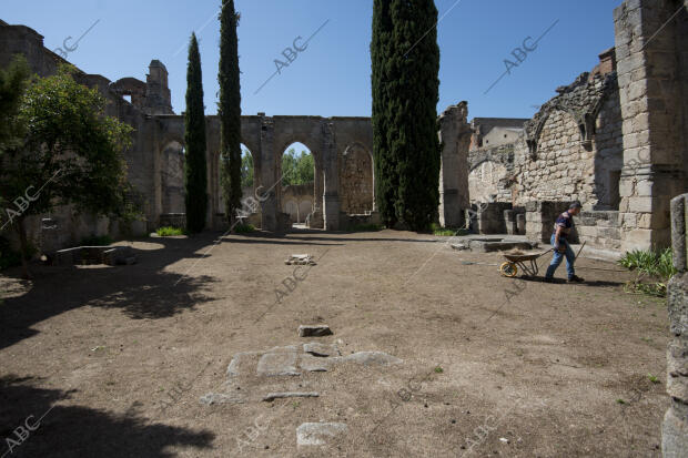 Reportaje sobre el Monasterio de Pelayos de la Presa, actualmente en...