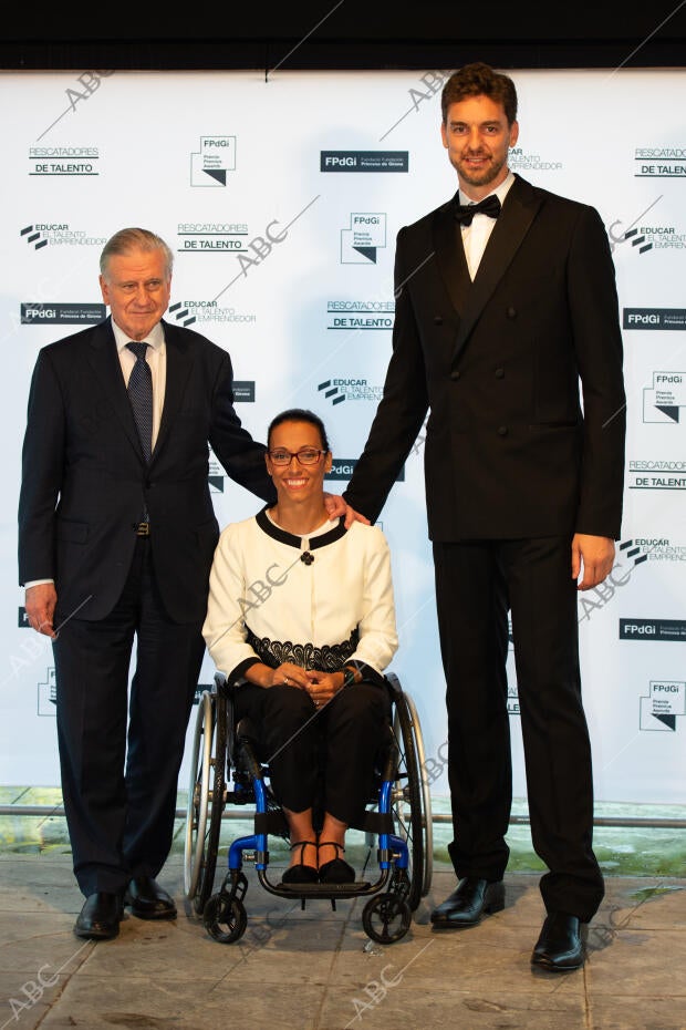 El Rey Felipe VI y la Reina Letizia a su llegada a la entrega de los premios de...