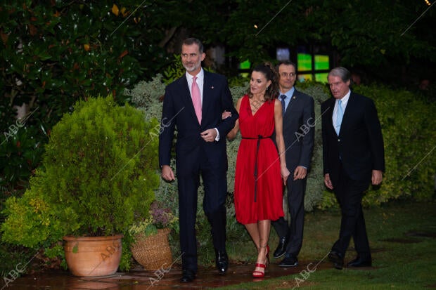 El Rey Felipe VI y la Reina Letizia a su llegada a la entrega de los premios de...