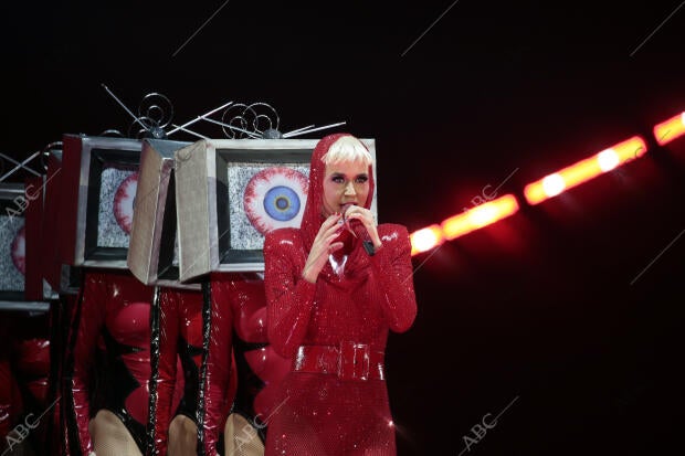 La cantante Katy Perry durante su concierto ofrecido en el Palau Sant Jordi,...