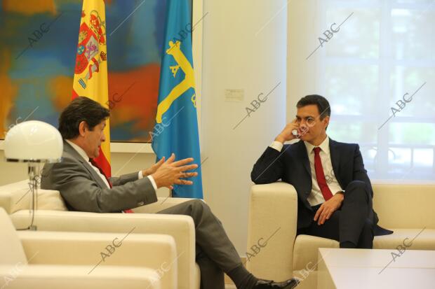 Reunión en el Palacio de la Moncloa entre el presidente del Gobierno Pedro...