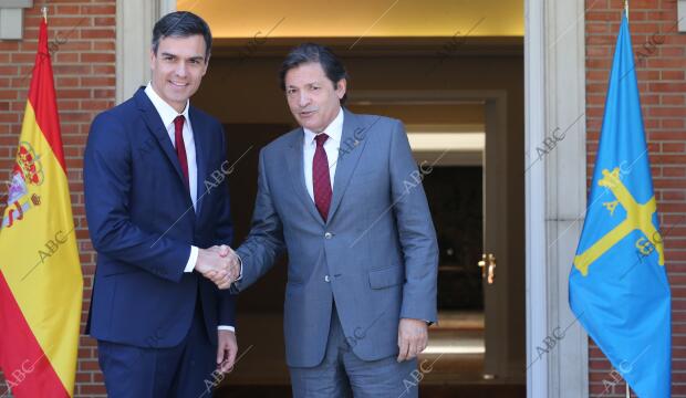 Reunión en el Palacio de la Moncloa entre el presidente del Gobierno Pedro...