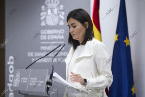 Carmen Montón ministra de Sanidad, defiende en rueda de prensa la legitimidad de...