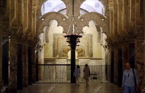 Turistas Visitando la mezquita Catedral