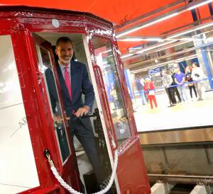 El Rey visita las instalaciones del Metro por su centenario