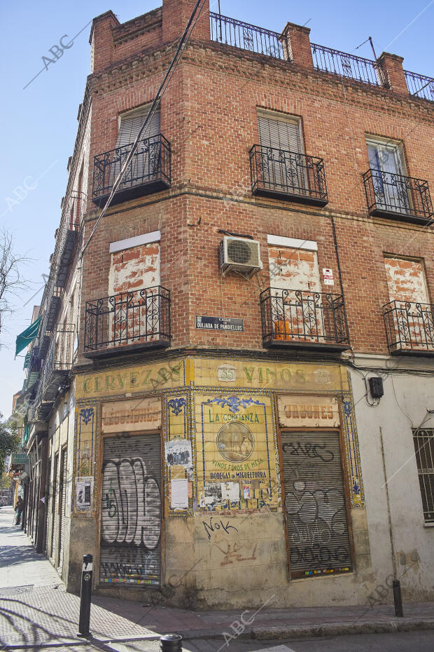 El barrio de carácter obrero y con inmigración se encuentra degradado sobre todo...