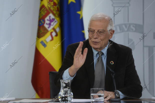 Rueda de prensa tas el Consejo de Ministros con Josep Borrell y Carmen Calvo