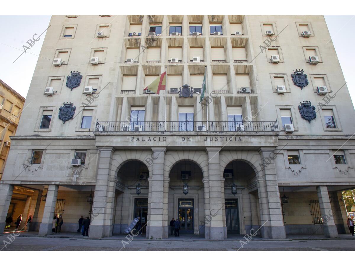 Fachada de la audiencia provincial de Sevilla Archivo ABC Fachada de la audiencia provincial de Sevilla Archivo ABC