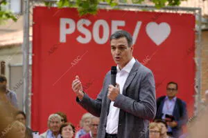 Mitin de Pedro Sánchez en el hogar de la tercera edad de Leganés