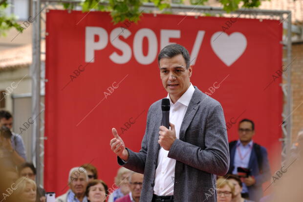 Mitin de Pedro Sánchez en el hogar de la tercera edad de Leganés