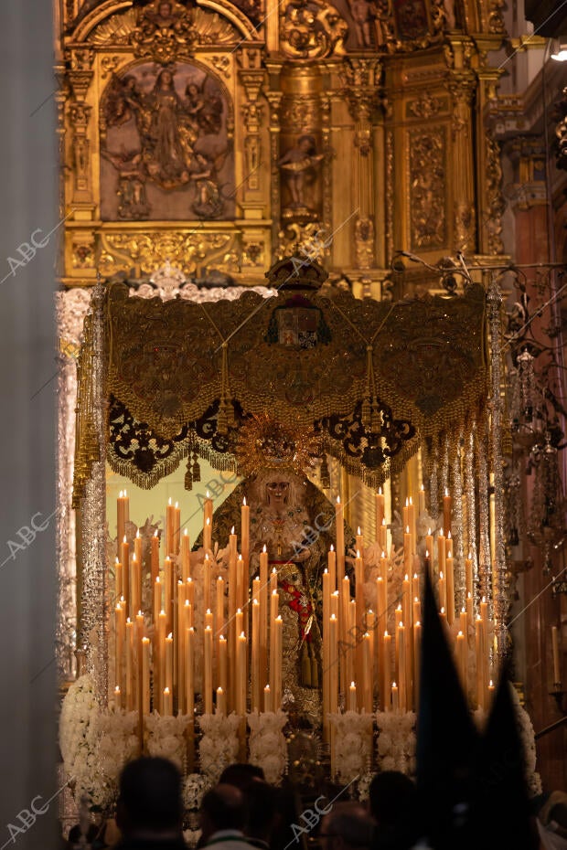 Semana Santa, Madrugada. Salida de la hermandad de la Macarena