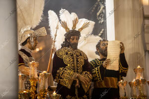 Semana Santa, Madrugada. Salida de la hermandad de la Macarena