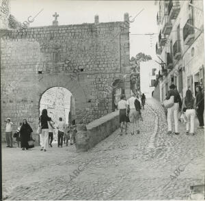 Salida de la plaza de Armas de Dalt Villa