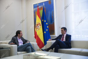 El presidente del Gobierno Pedro Sánchez, recibe al líder de Unidas Podemos...