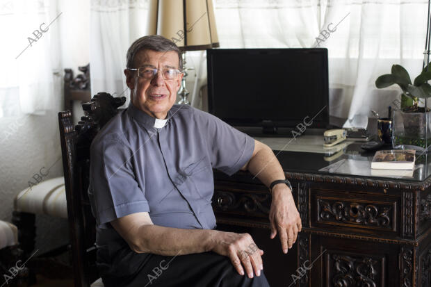 Entrevista al padre Alfonso Simón, autor del libro «El Paraíso Abierto» - Archivo ABC