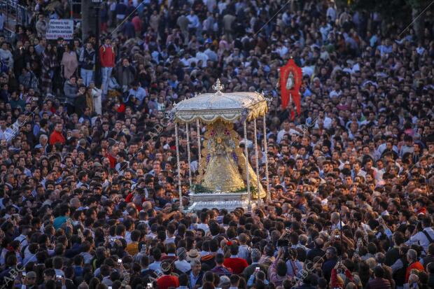 Procesión de la Virgen del rocío en la Aldea