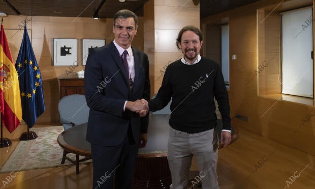 Reunión entre el presidente en funciones del Gobierno Pedro Sánchez, y el líder...