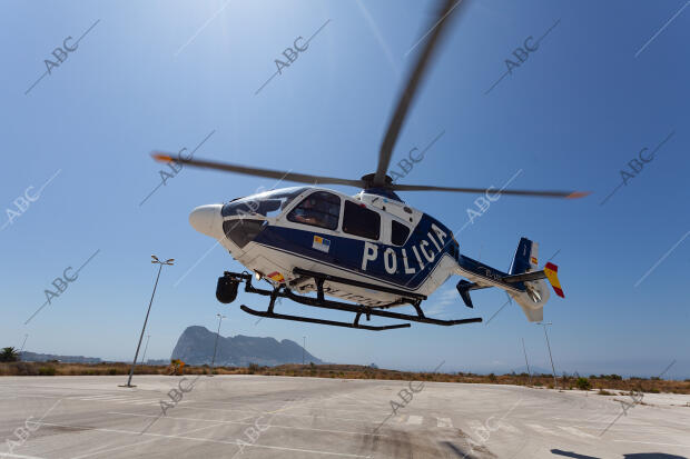 Reportaje helicóptero de la Policía Nacional sobrevolando el Estrecho de...