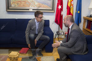 Reunión entre el presidente de la Asamblea de Madrid Juan Trinidad y el...