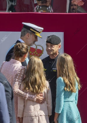 El Rey Felipe VI, la reina Letizia y la princesa Leonor presiden el desfile de...