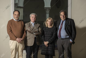 Mesa redonda con Francesc Carreras, Elisa de la Nuez, César Antonio Molina y...