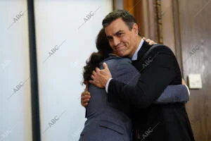 Firma acuerdo de investidura de Psoe-Podemos