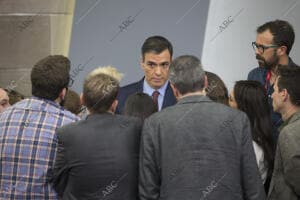 El presidente del Gobierno, Pedro Sánchez, da una rueda de prensa en Moncloa con...