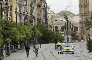 Reportaje de calles vacías del centro histórico y Triana, tas el decreto del...
