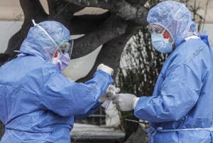 Sanitario del Hospital de la Malvarrosa realizan muestreos al personal del...