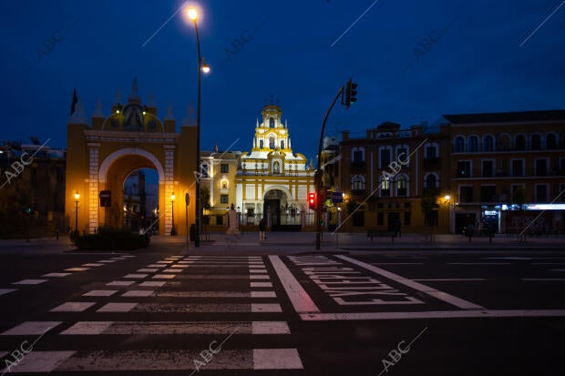 Foto del entorno de la Basílica de La Macarena y la Resolana vacía, para comprar...