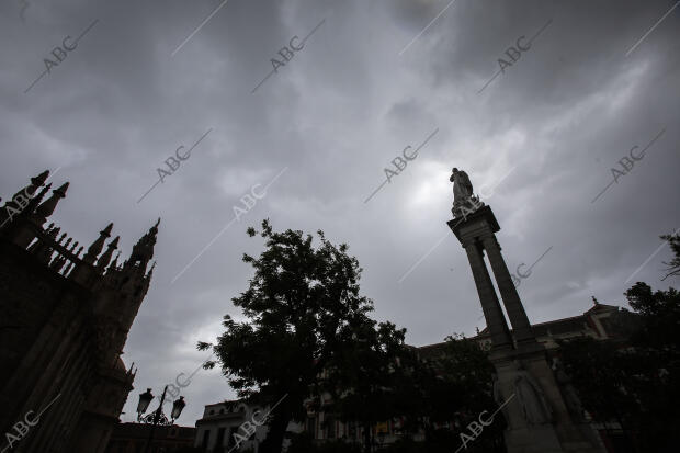 En la imagen, la Inmaculada Concepción de la plaza del Triunfo