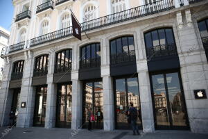 En la imagen, la tienda Apple de la Puerta del Sol