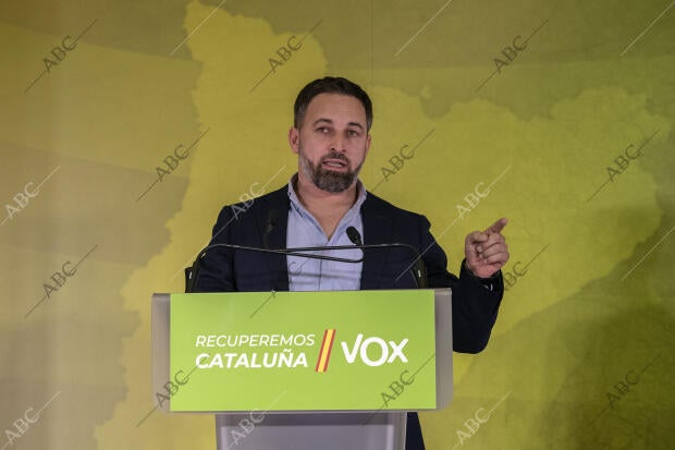 Santiago Abascal e Ignacio Garriga celebran los resultados de Vox en las...