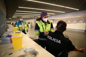 Vacunación con AstraZeneca a Policías, bomberos y personal de emergencia