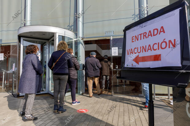 Se retoma la vacunación con AstraZeneca en el Centro Cultural Miguel Delibes