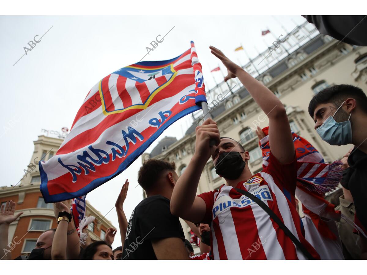 Celebración en Neptuno por la victoria en la Liga del Atlético de ...