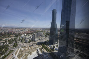 Zonas verdes que se están haciendo en el entorno de la torre Caleido