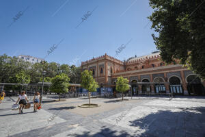 Comienzan a retirar los toldos y los andamios que cubrían la fachada de la...