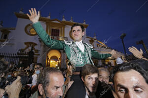 Guillermo Hermoso sale por la Puerta del Príncipe
